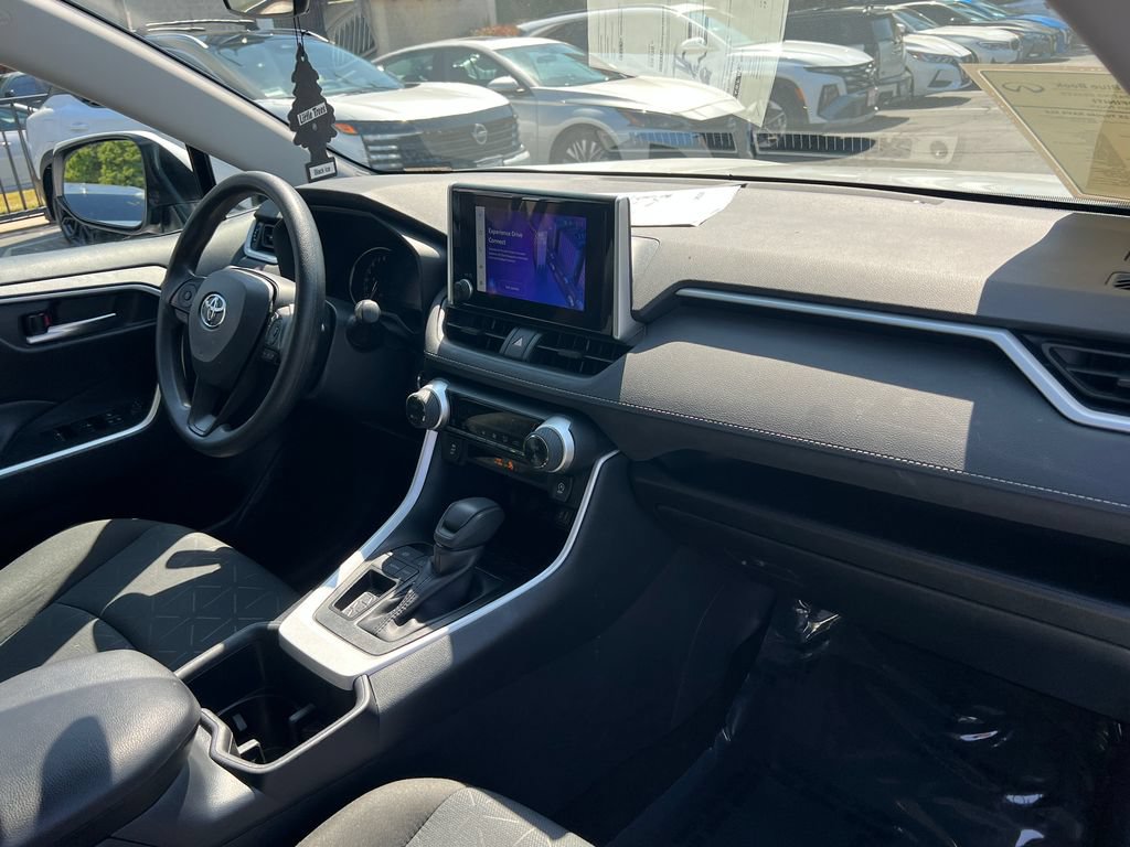 Used 2025 Toyota RAV4 XLE FWD image 15