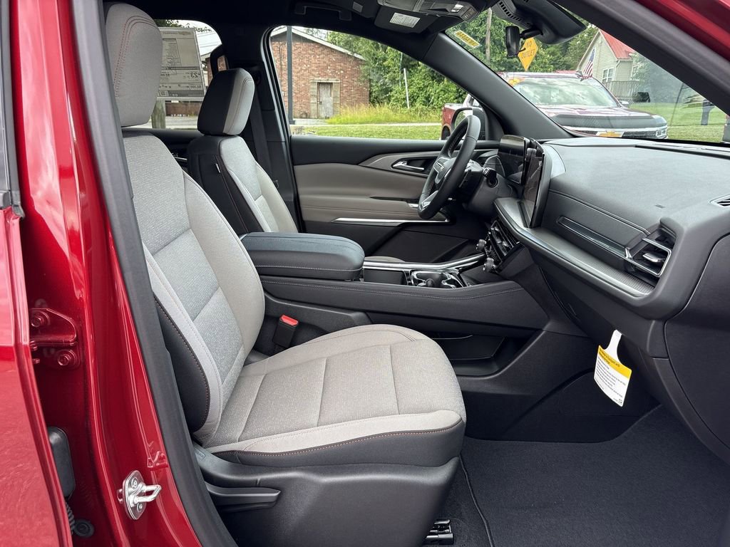 New 2025 Chevrolet Traverse LT image 29