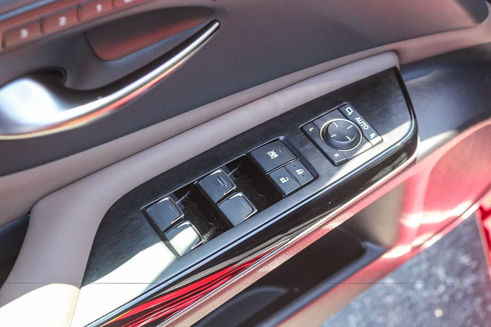 Used 2025 Lexus ES 300h w/ Premium Package FWD image 26