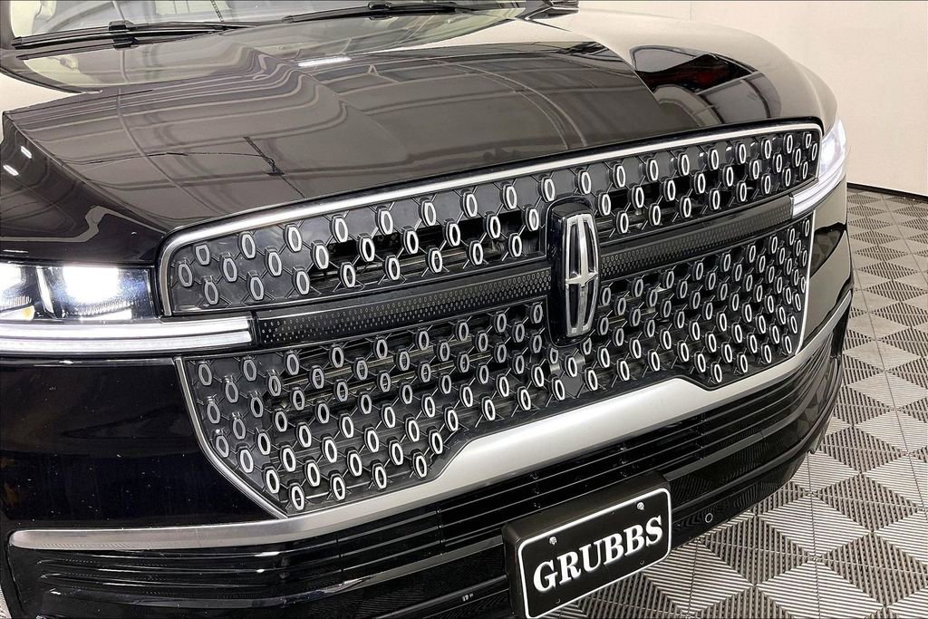 Used 2025 Lincoln Navigator Reserve image 39