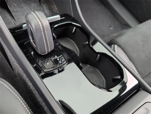 Used 2022 Volvo XC40 P8 Recharge Plus image 26