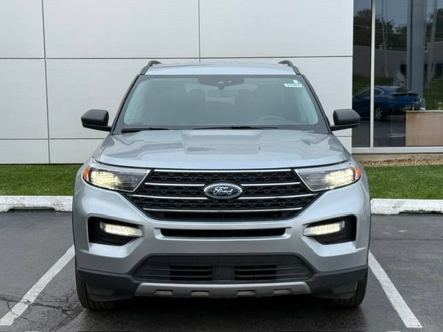Certified 2024 Ford Explorer XLT w/ Equipment Group 202A AWD/4WD image 3