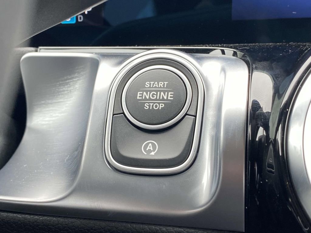 Certified 2025 Mercedes-Benz GLB 250 image 26