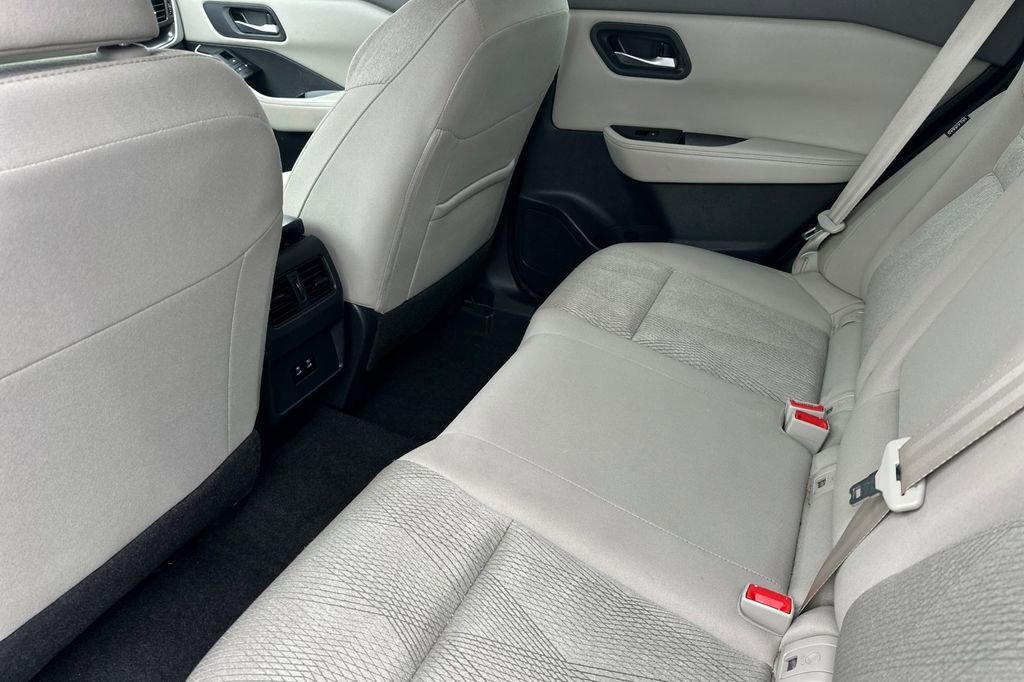 Used 2025 Nissan Rogue SV image 12