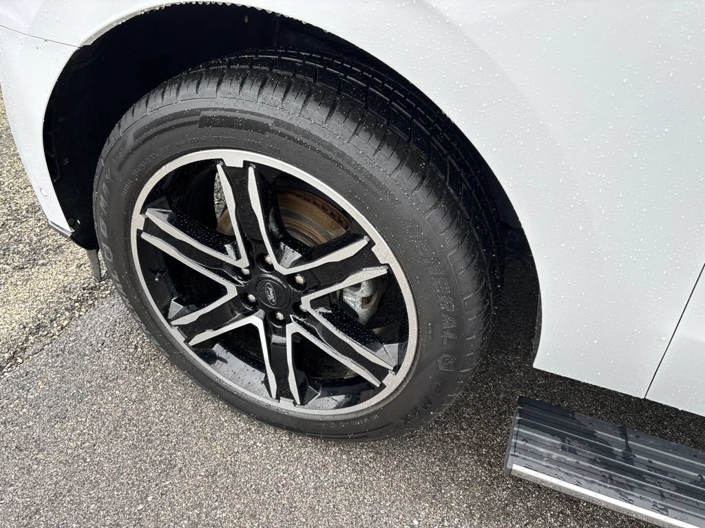 Used 2021 Ford Expedition Limited AWD/4WD image 14