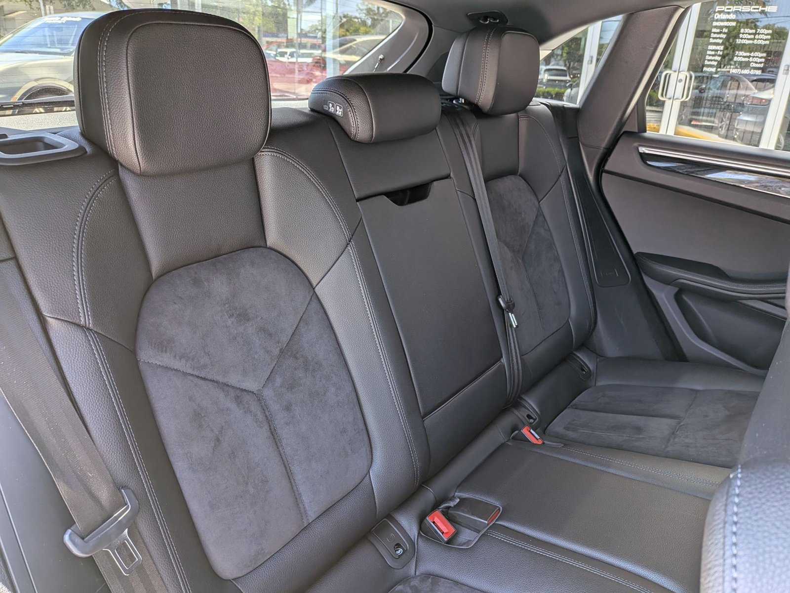 Certified 2019 Porsche Macan AWD/4WD image 25