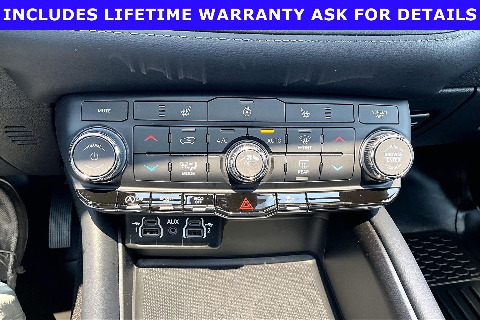 Used 2024 Dodge Durango SXT w/ SXT Blacktop Group AWD/4WD image 28