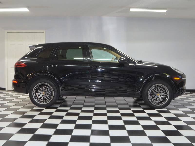 Used 2017 Porsche Cayenne Platinum Edition w/ Premium Package (PJV) AWD/4WD image 10