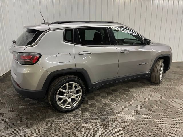 Used 2022 Jeep Compass Latitude w/ Sun and Sound Group image 3