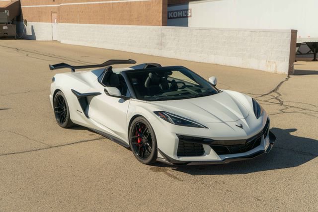 Used 2025 Chevrolet Corvette Z06 w/ Z07 Performance Package RWD image 32
