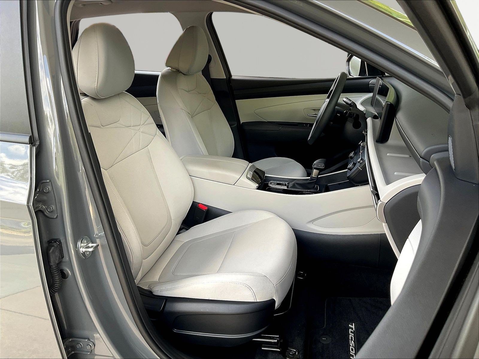 Used 2025 Hyundai Tucson SE FWD image 28