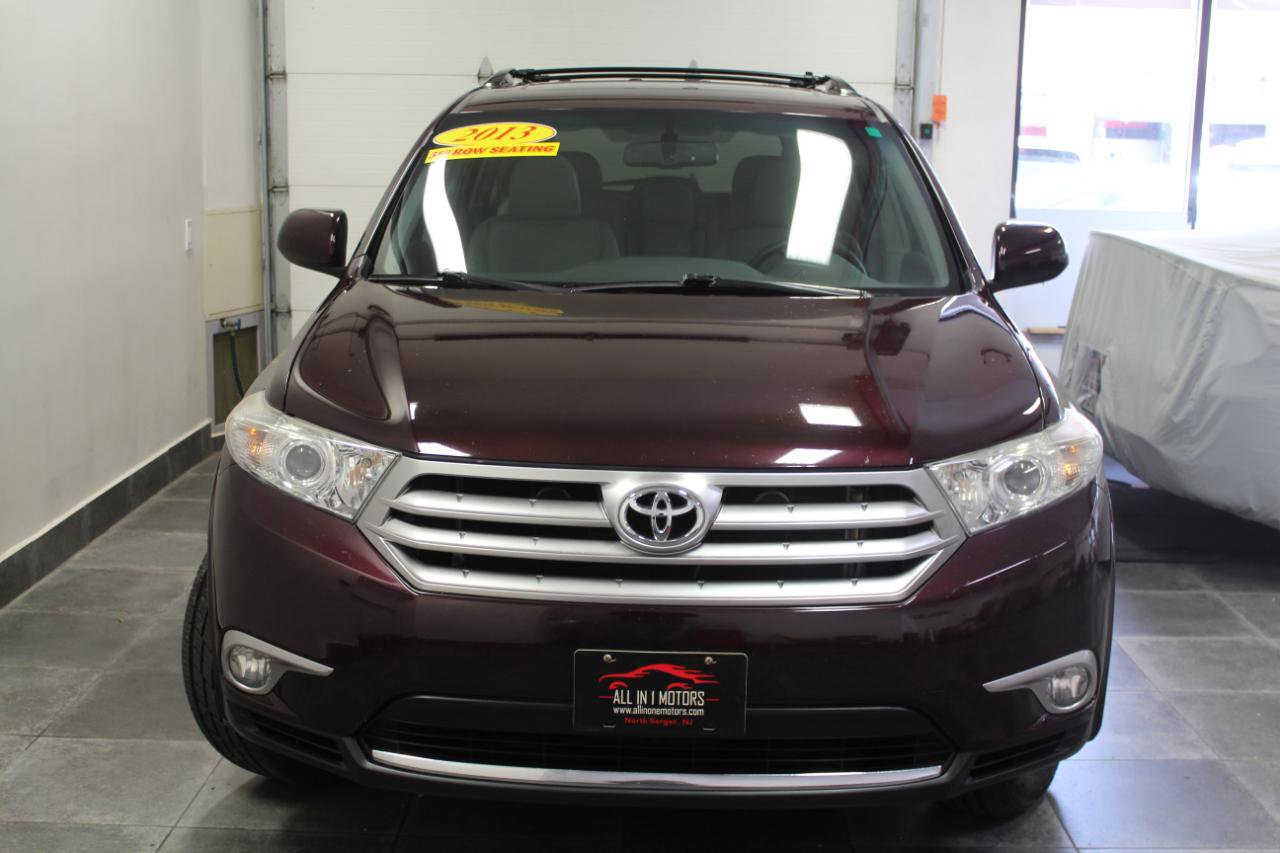 Used 2013 Toyota Highlander SE FWD image 2
