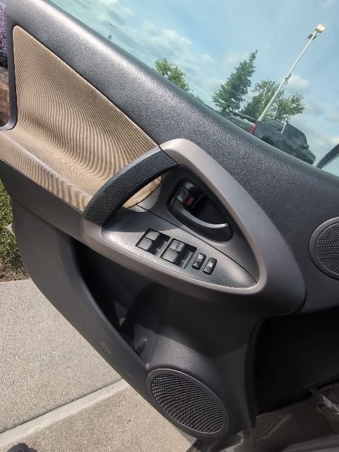 Used 2012 Toyota RAV4 4WD w/ Value Pkg image 27