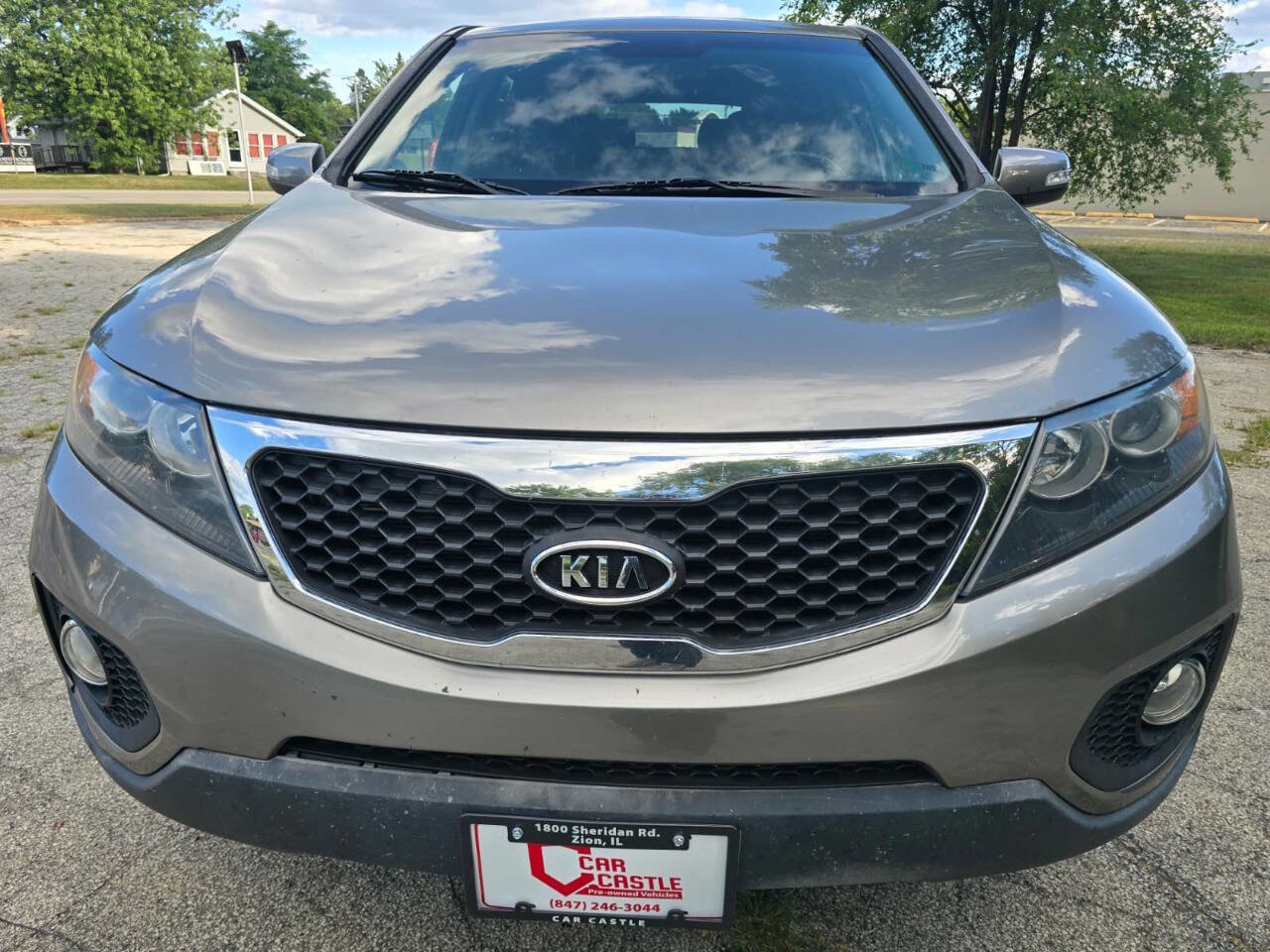 Used 2013 Kia Sorento LX w/ Third Row Pkg image 2