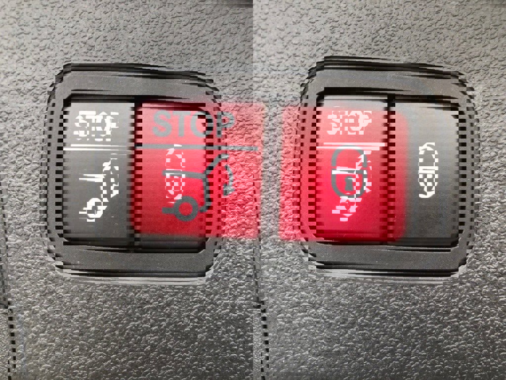 Used 2022 Mercedes-Benz GLC 300 4MATIC w/ Premium Package Lite image 35