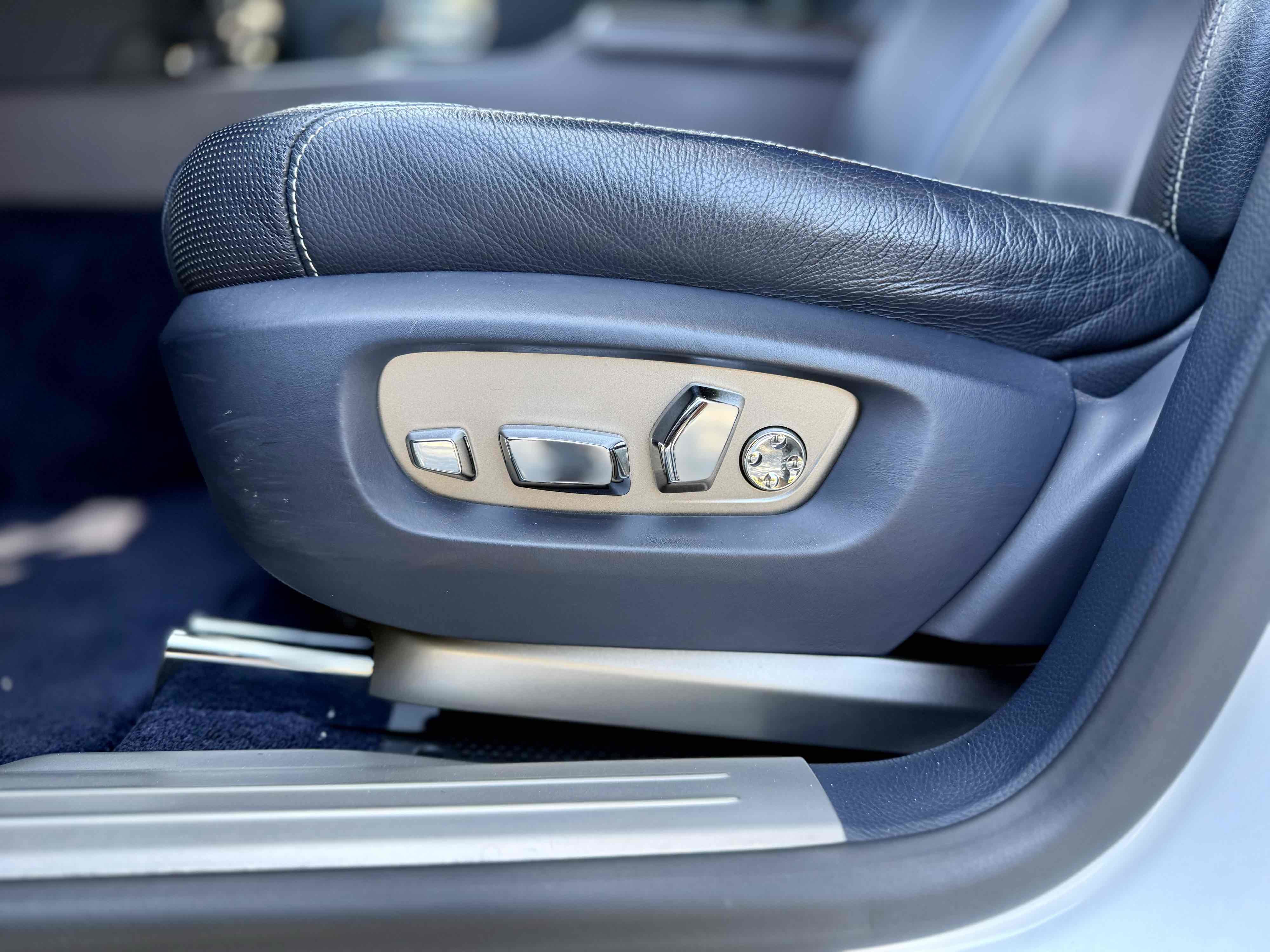 Used 2016 Rolls-Royce Ghost RWD image 30