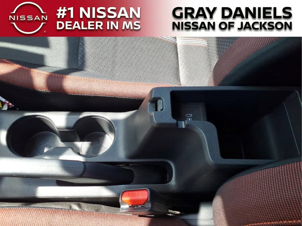 New 2025 Nissan Versa SR w/ Trunk Package FWD image 20