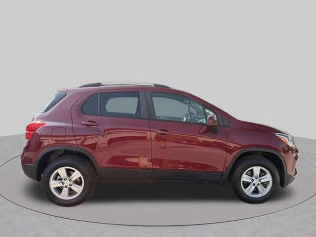 Used 2022 Chevrolet Trax LT w/ Driver Confidence Package AWD/4WD image 2