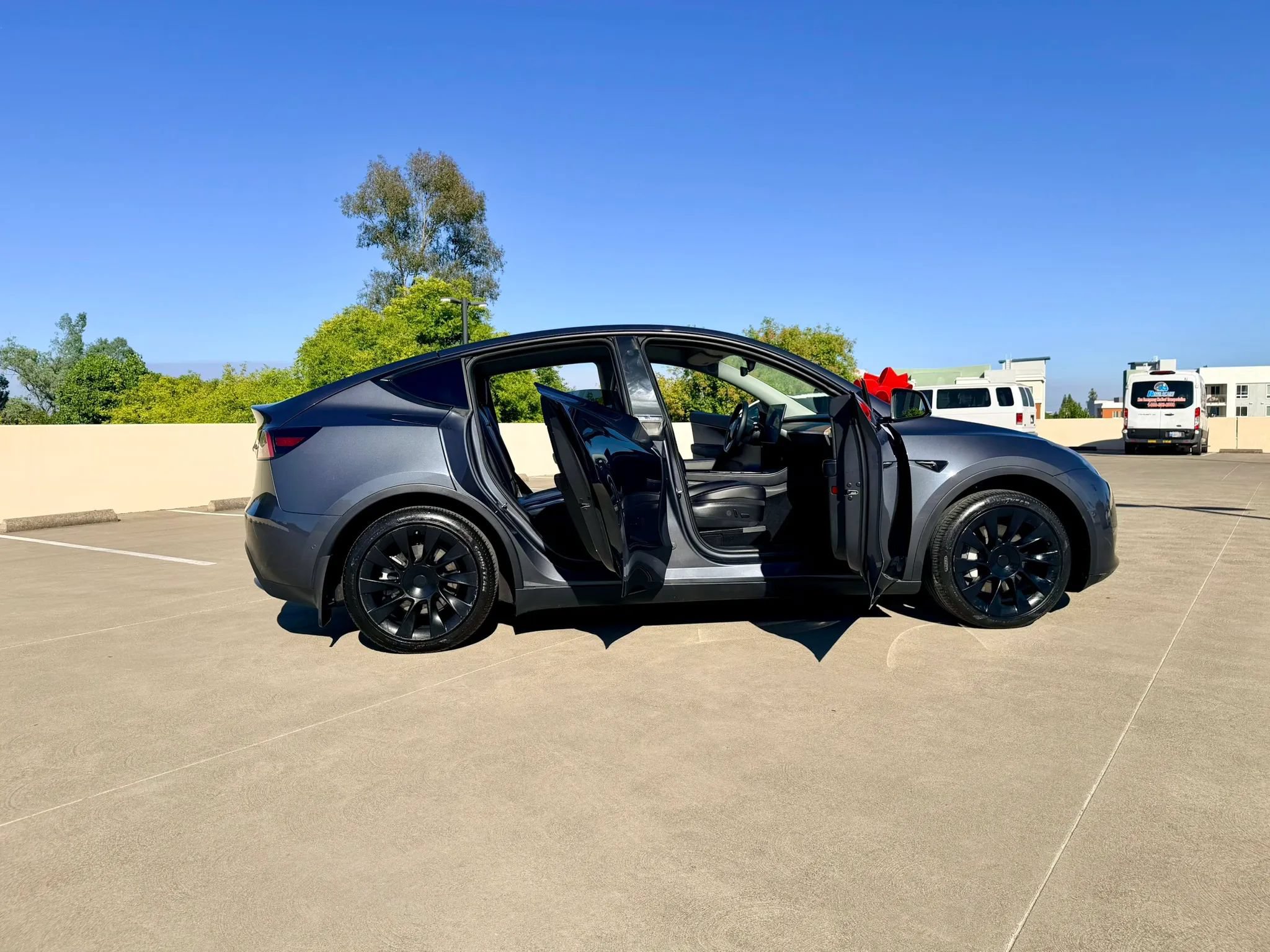 Used 2022 Tesla Model Y Long Range AWD/4WD image 32