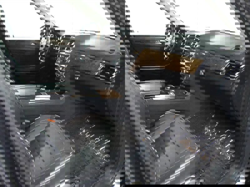 Used 2014 Mercedes-Benz GL 550 GL 550 4MATIC w/ Driver Assistance Package image 23