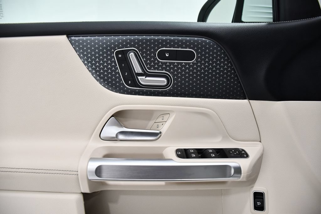 Certified 2026 Mercedes-Benz GLB 250 4MATIC image 17