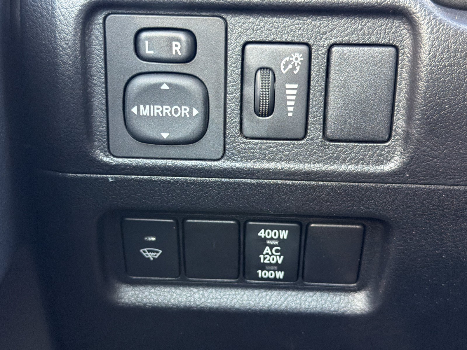Used 2015 Toyota 4Runner SR5 AWD/4WD image 26