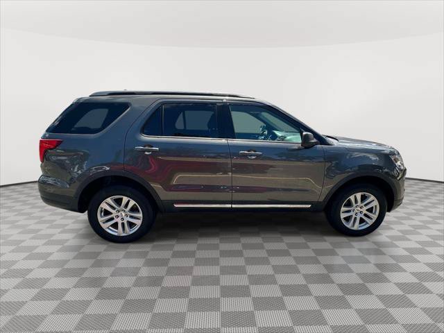 Used 2019 Ford Explorer XLT AWD/4WD image 2
