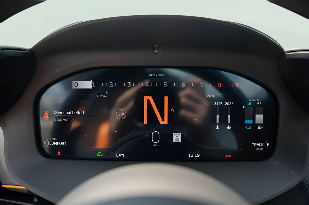 Used 2025 McLaren Artura Spider RWD image 41