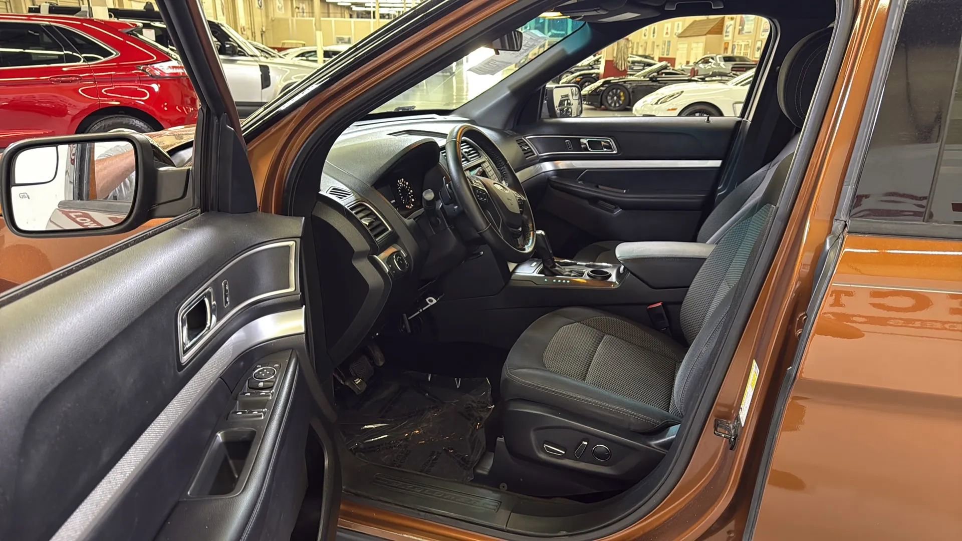Used 2017 Ford Explorer XLT FWD image 15