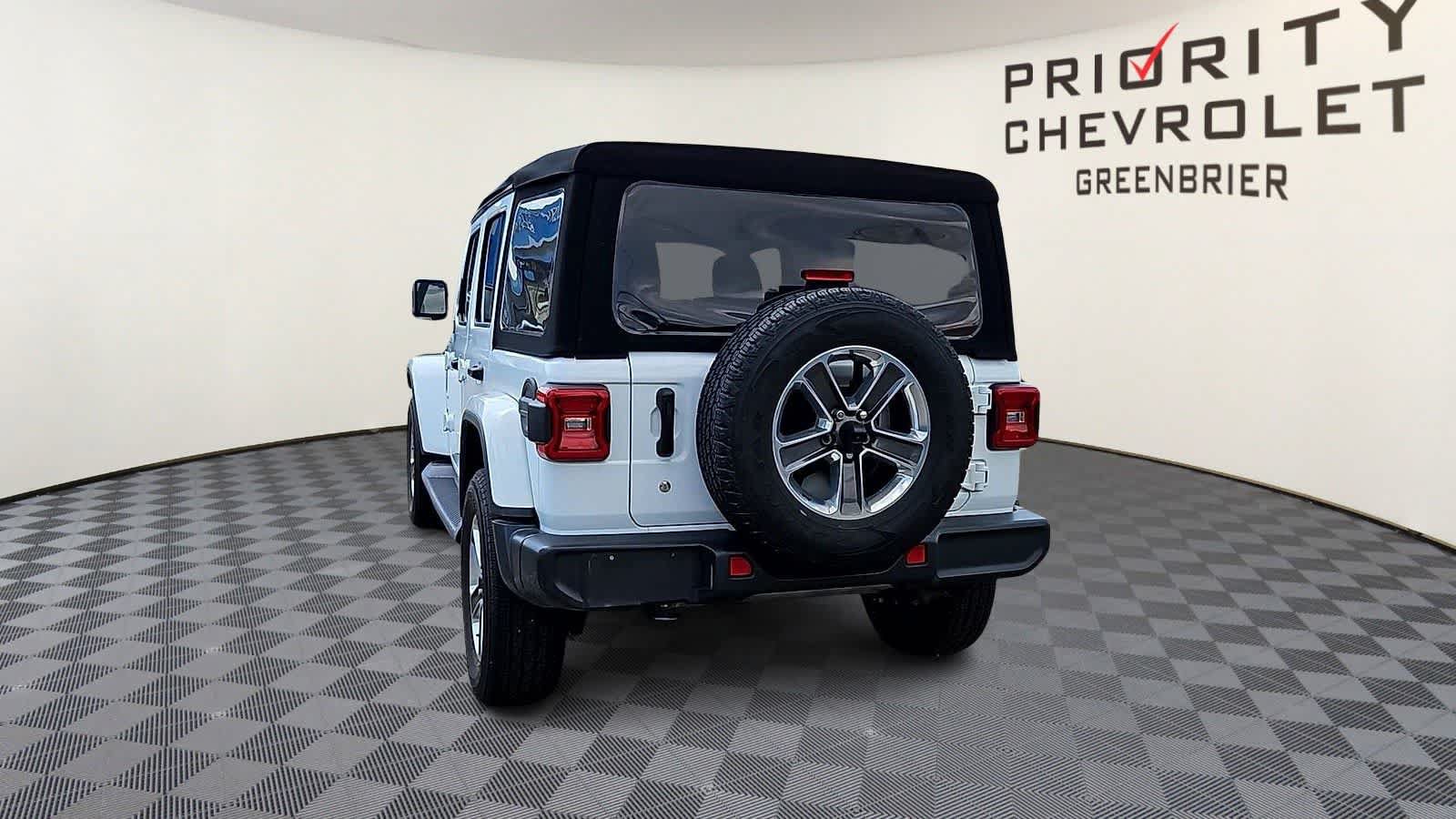 Used 2018 Jeep Wrangler Unlimited Sahara AWD/4WD image 7