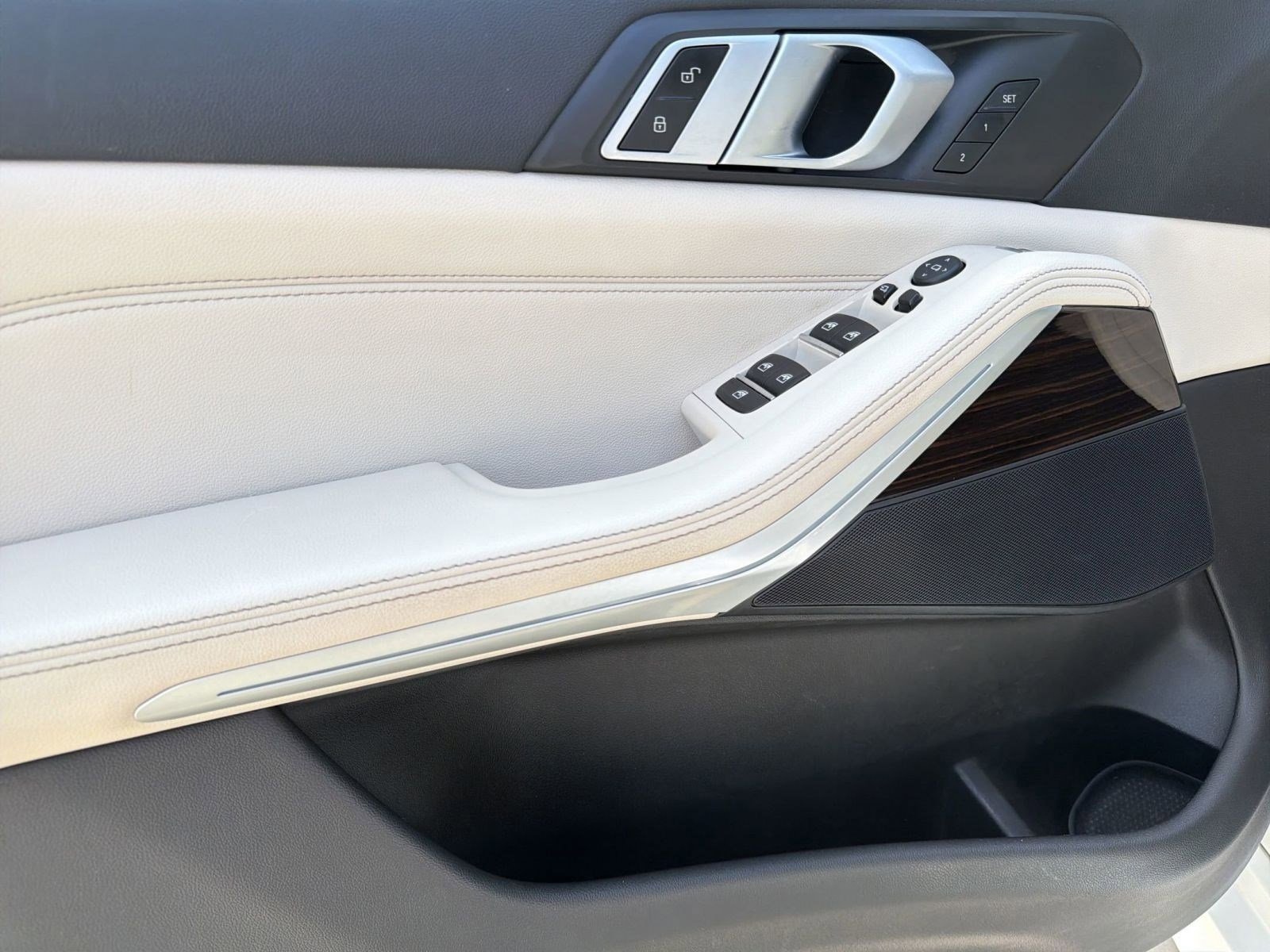 Used 2019 BMW X5 xDrive40i w/ M Sport Package image 13