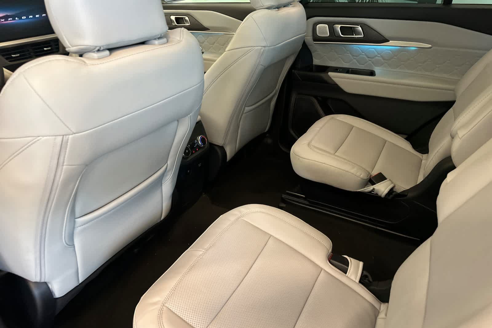 New 2026 Ford Explorer Platinum w/ LUX Leather Package AWD/4WD image 4