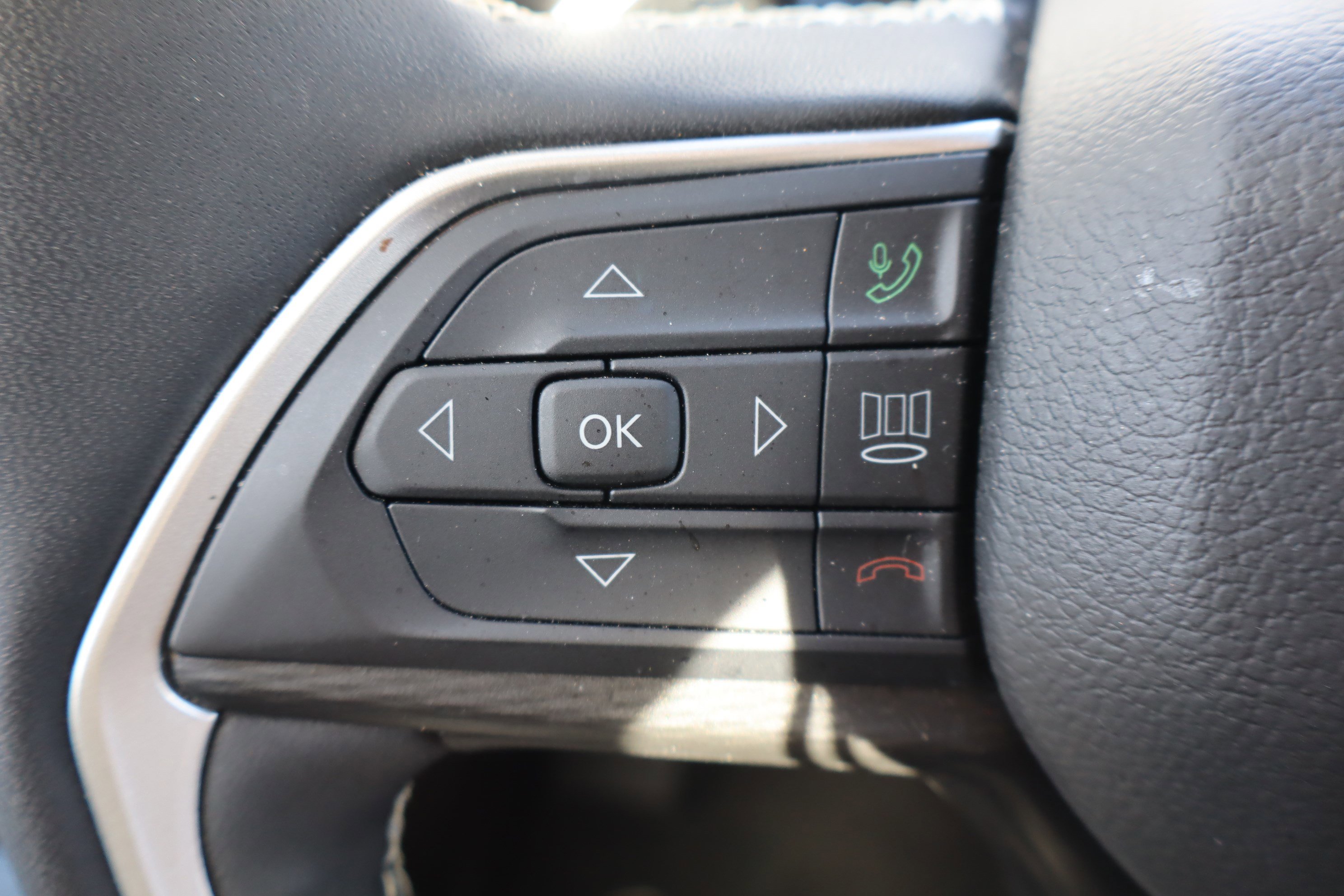 Used 2024 Jeep Grand Cherokee L Altitude image 20