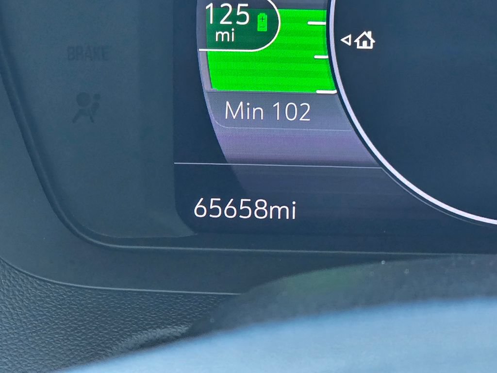 Used 2022 Chevrolet Bolt EUV LT w/ Convenience Package FWD image 38