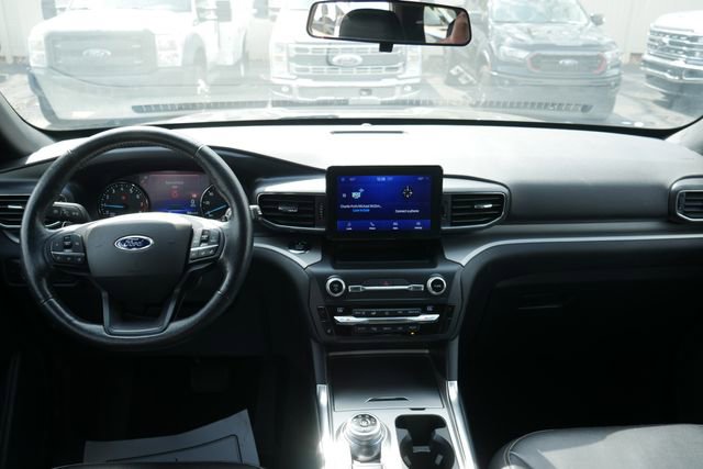 Used 2020 Ford Explorer XLT w/ Equipment Group 202A image 5