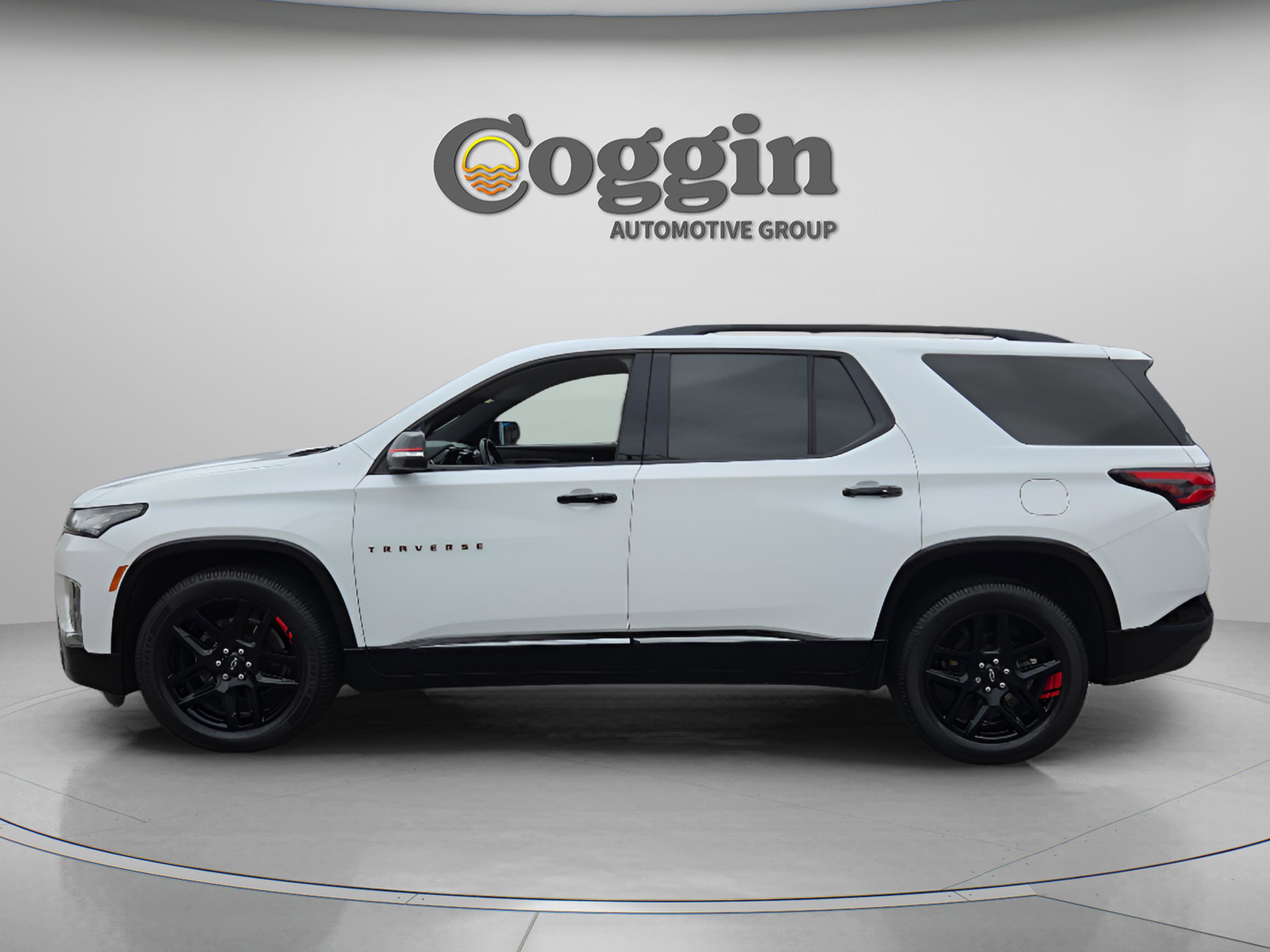 Used 2022 Chevrolet Traverse Premier w/ Redline Edition FWD image 2