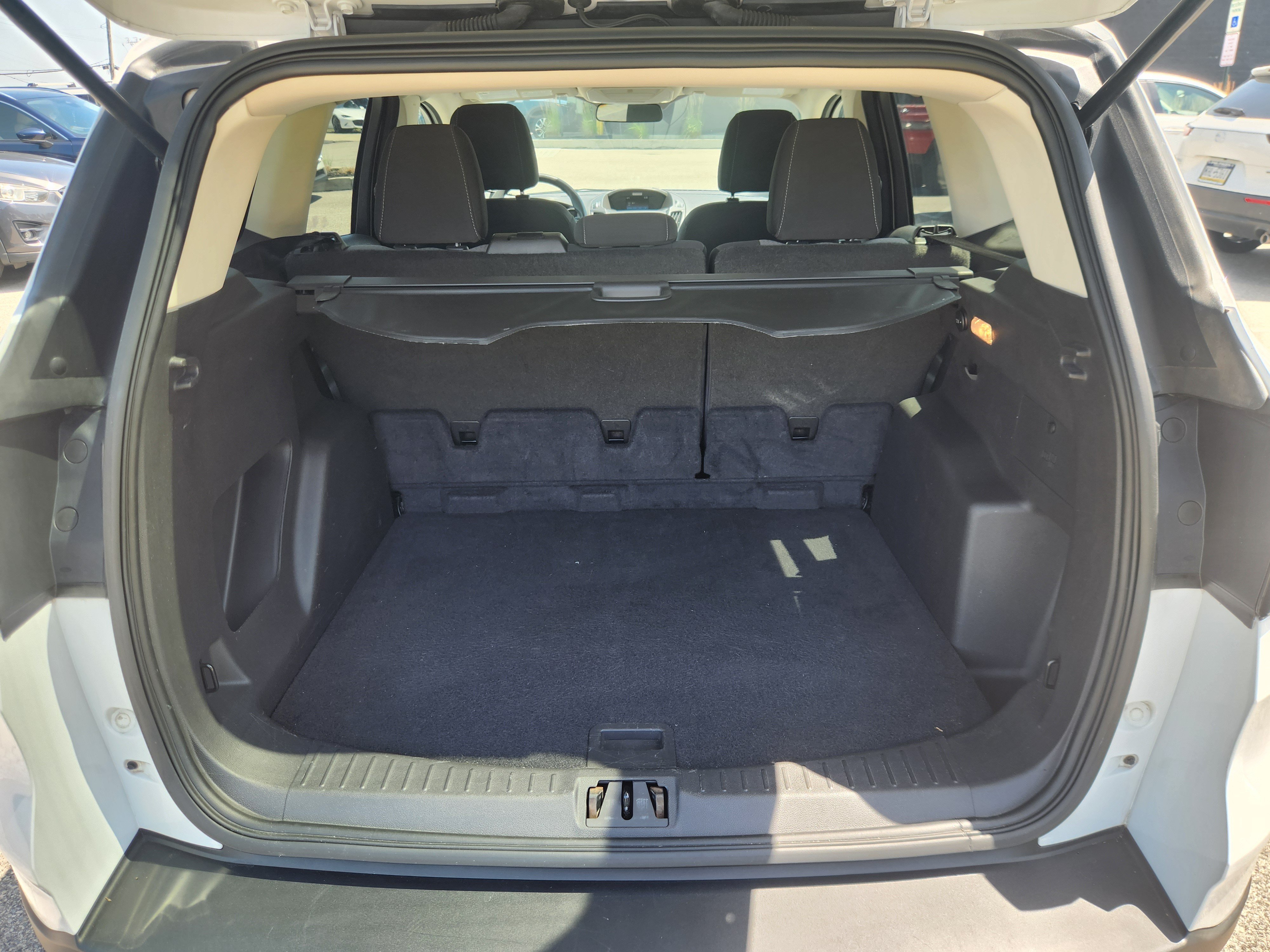Used 2017 Ford Escape SE FWD image 18