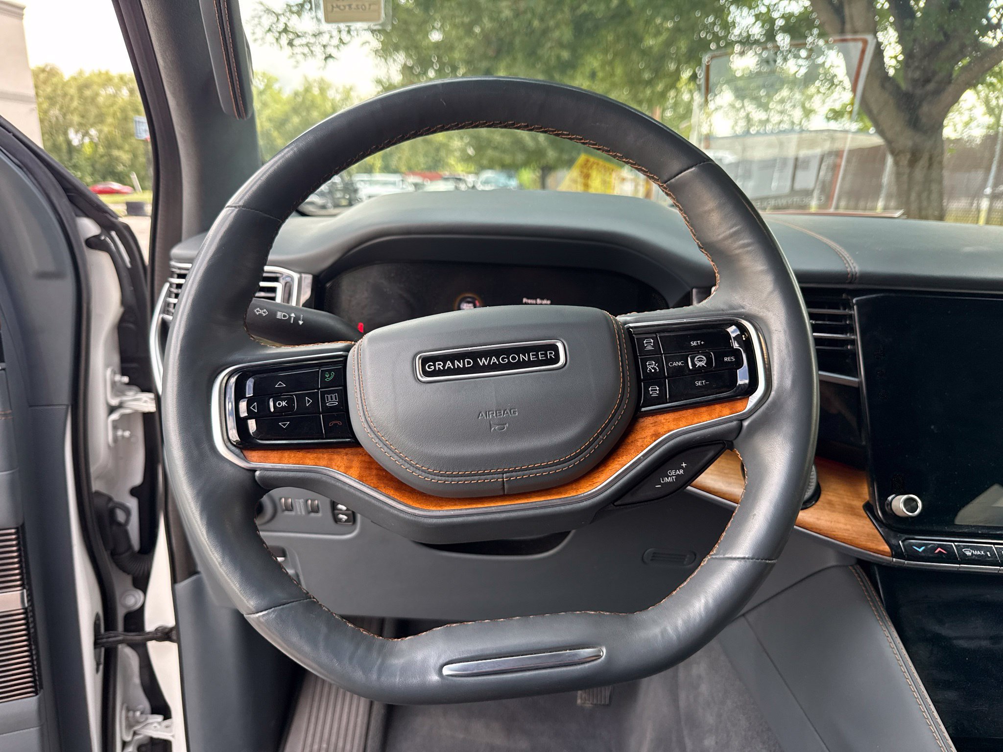 Used 2022 Jeep Grand Wagoneer Series II w/ Convenience Group III AWD/4WD image 17