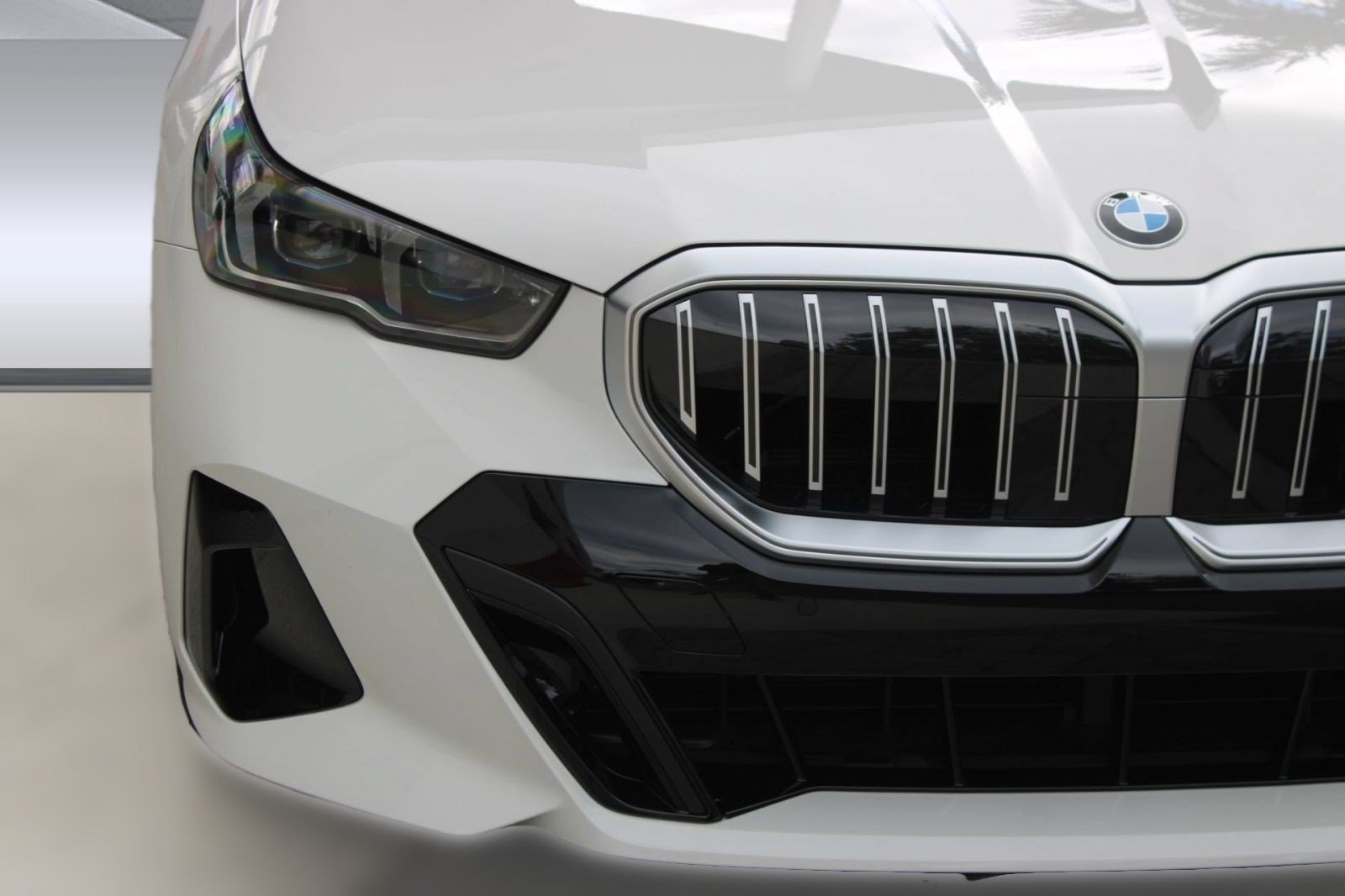 Used 2026 BMW 530i w/ M Sport Package RWD image 12
