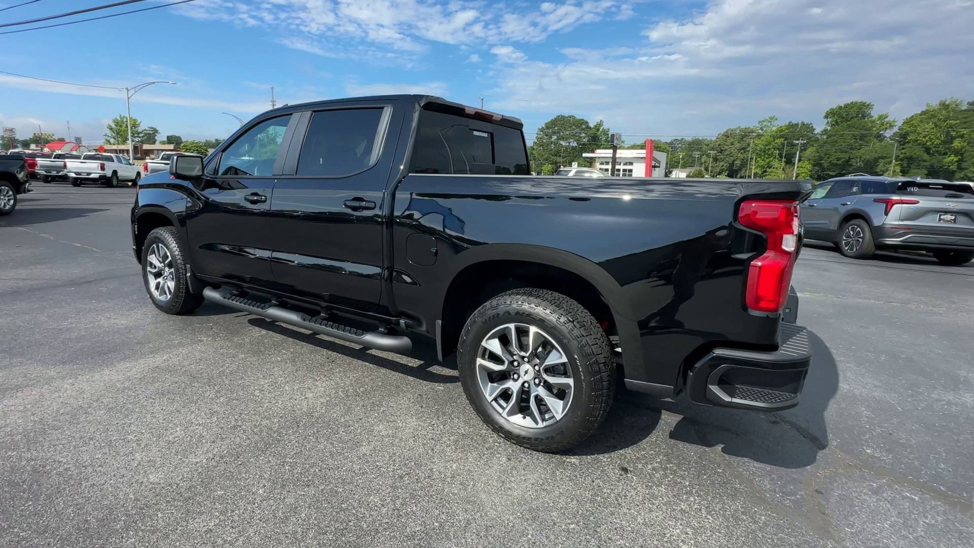 Used 2025 Chevrolet Silverado 1500 RST w/ Z71 Off-Road Package AWD/4WD image 6