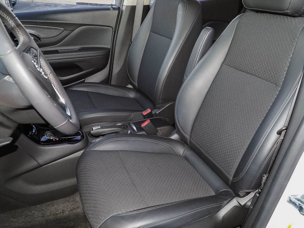 Used 2022 Buick Encore Preferred w/ Safety Package image 21