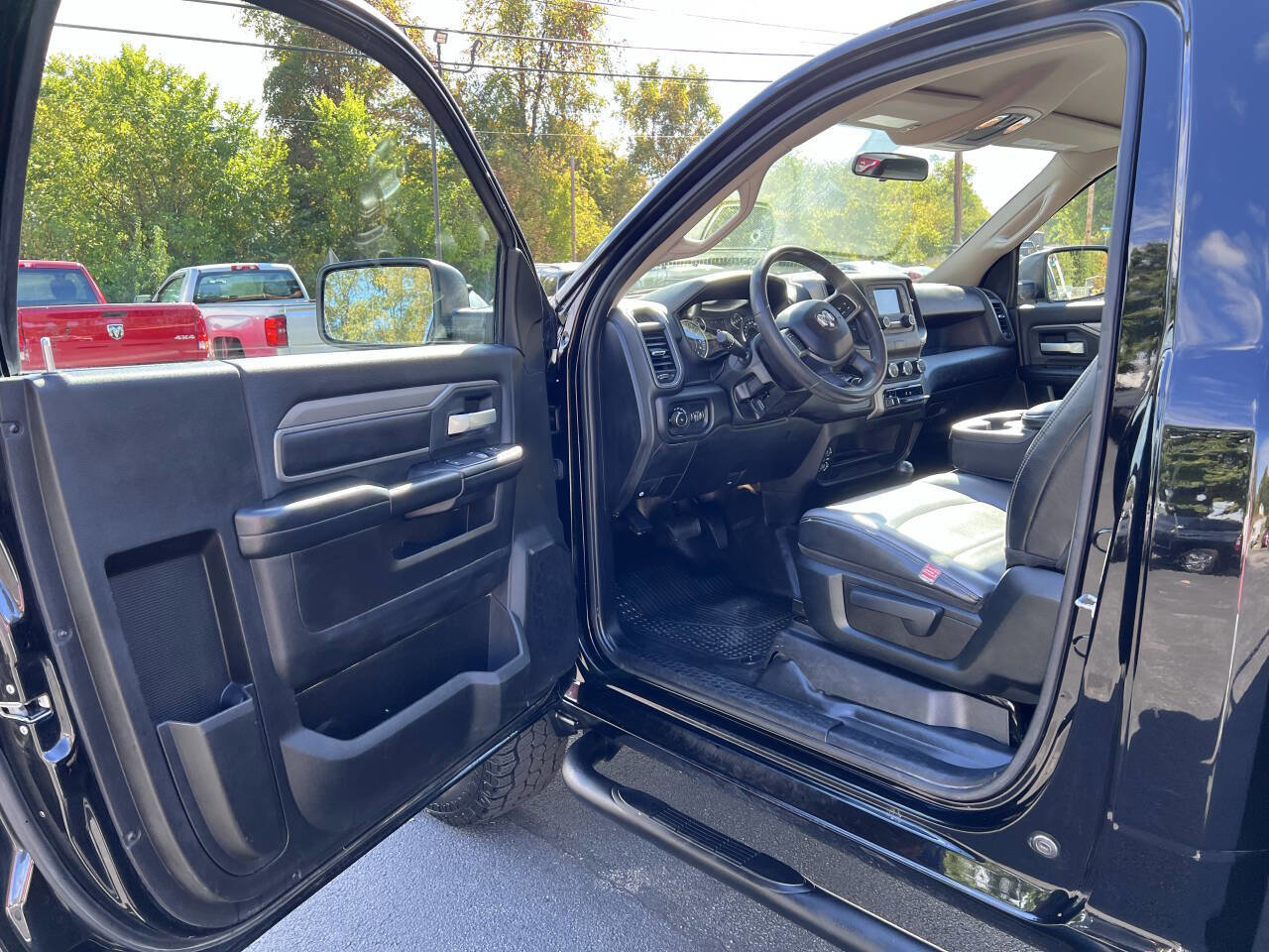 Used 2019 RAM 2500 Tradesman w/ Chrome Appearance Group image 11