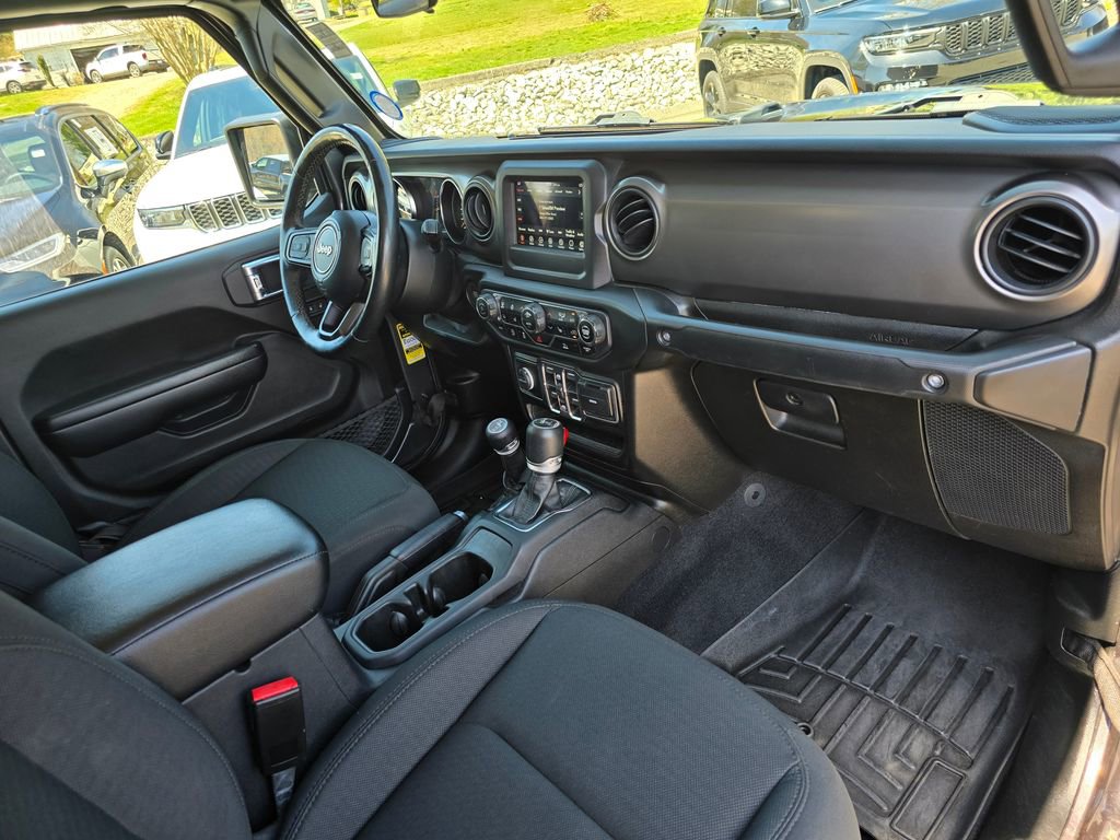 Used 2021 Jeep Gladiator Sport image 30