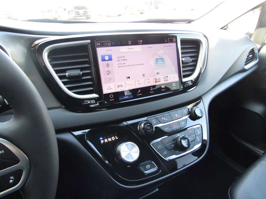 Used 2025 Chrysler Pacifica Select FWD image 30
