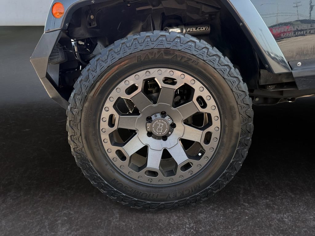 Used 2017 Jeep Wrangler Unlimited Sahara AWD/4WD image 9