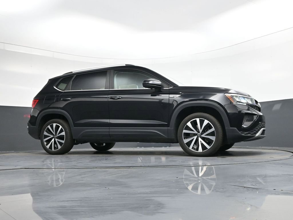 Used 2024 Volkswagen Taos SE image 37