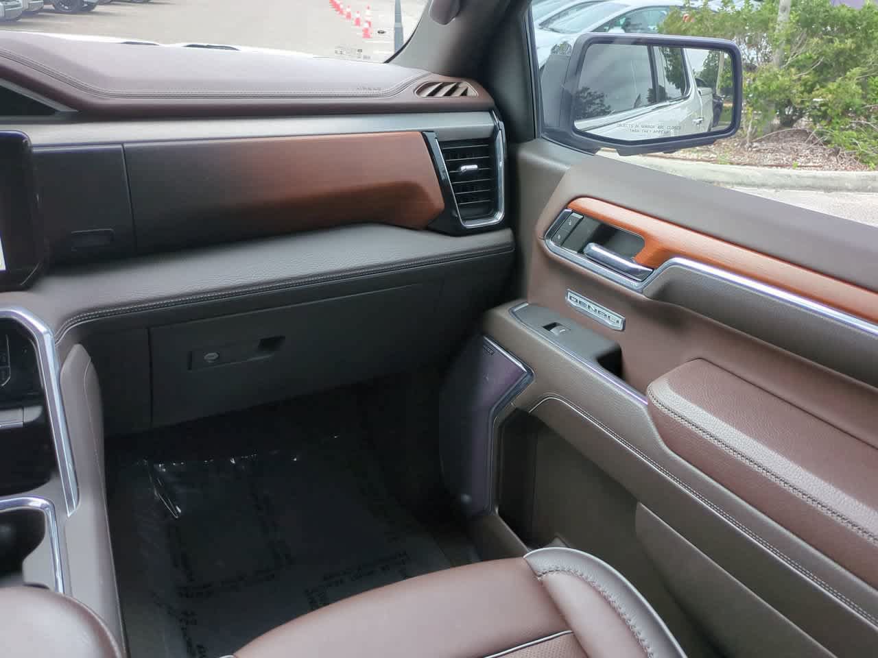 Used 2023 GMC Sierra 1500 Denali w/ Technology Package AWD/4WD image 16