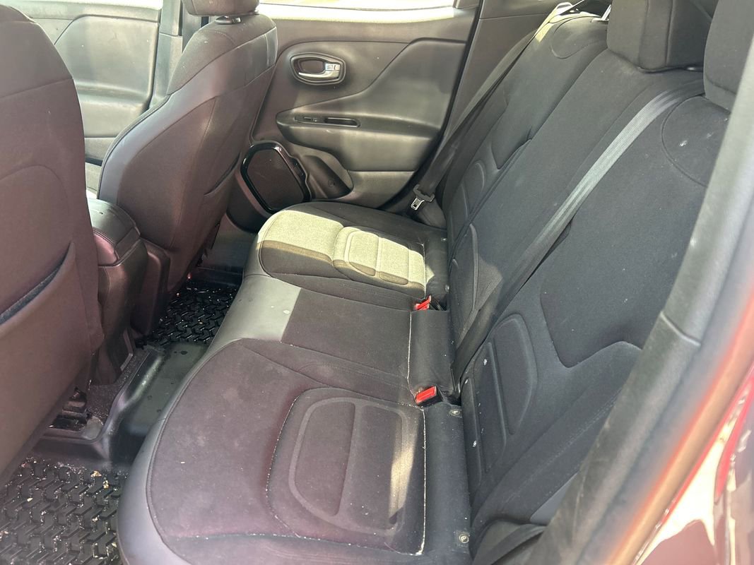 Used 2017 Jeep Renegade Altitude FWD image 5