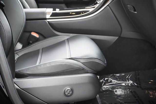 Used 2025 Mercedes-Benz GLC 350e 4MATIC image 23