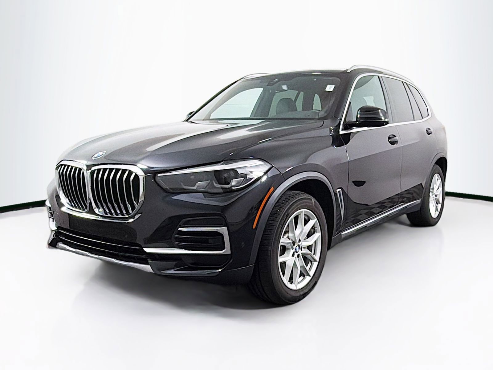 Used 2023 BMW X5 xDrive40i w/ Premium Package image 3